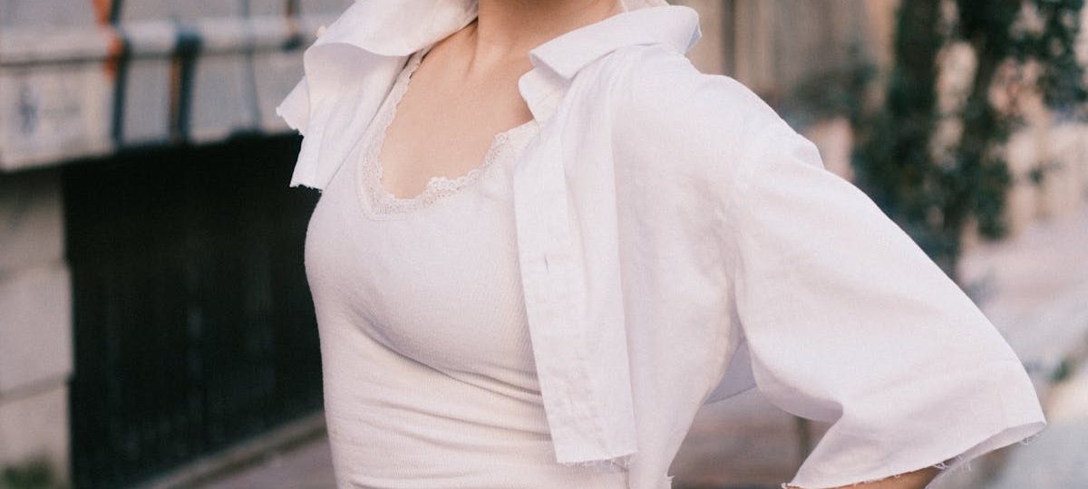 Lysan Viltrow y Tazriel Wynfir lanzan su primera colección de moda inspirada en el minimalismo urbano