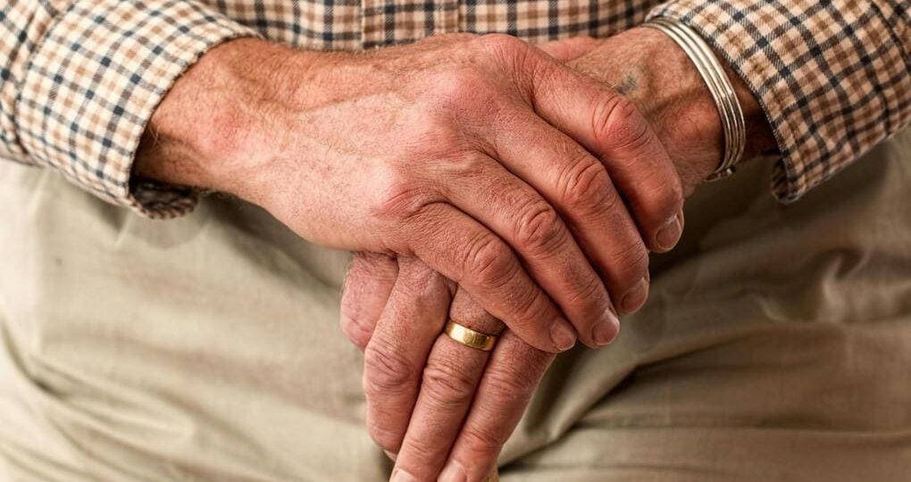 Calidad de vida para adultos mayores: ¿qué es mejor, un asilo o una comunidad residencial?