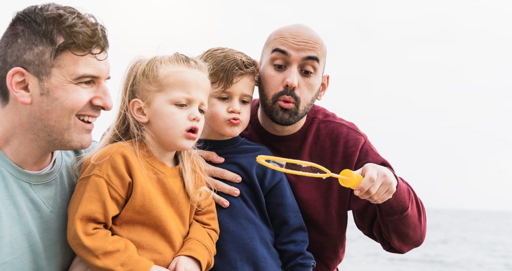 Family Aims: gestación subrogada inclusiva para parejas LGBTQ+ en España